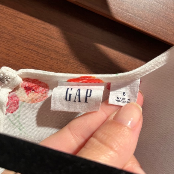 Gap white with red flowers 🌺 mini dress - Picture 3 of 5